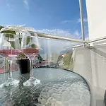 Sunset Pearl Apt. - דירה *
